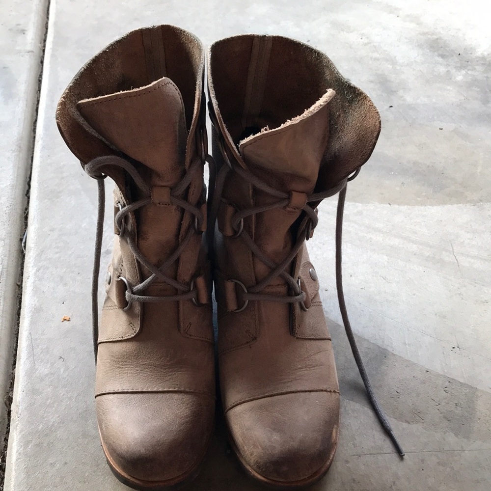 Sorel wedge boot